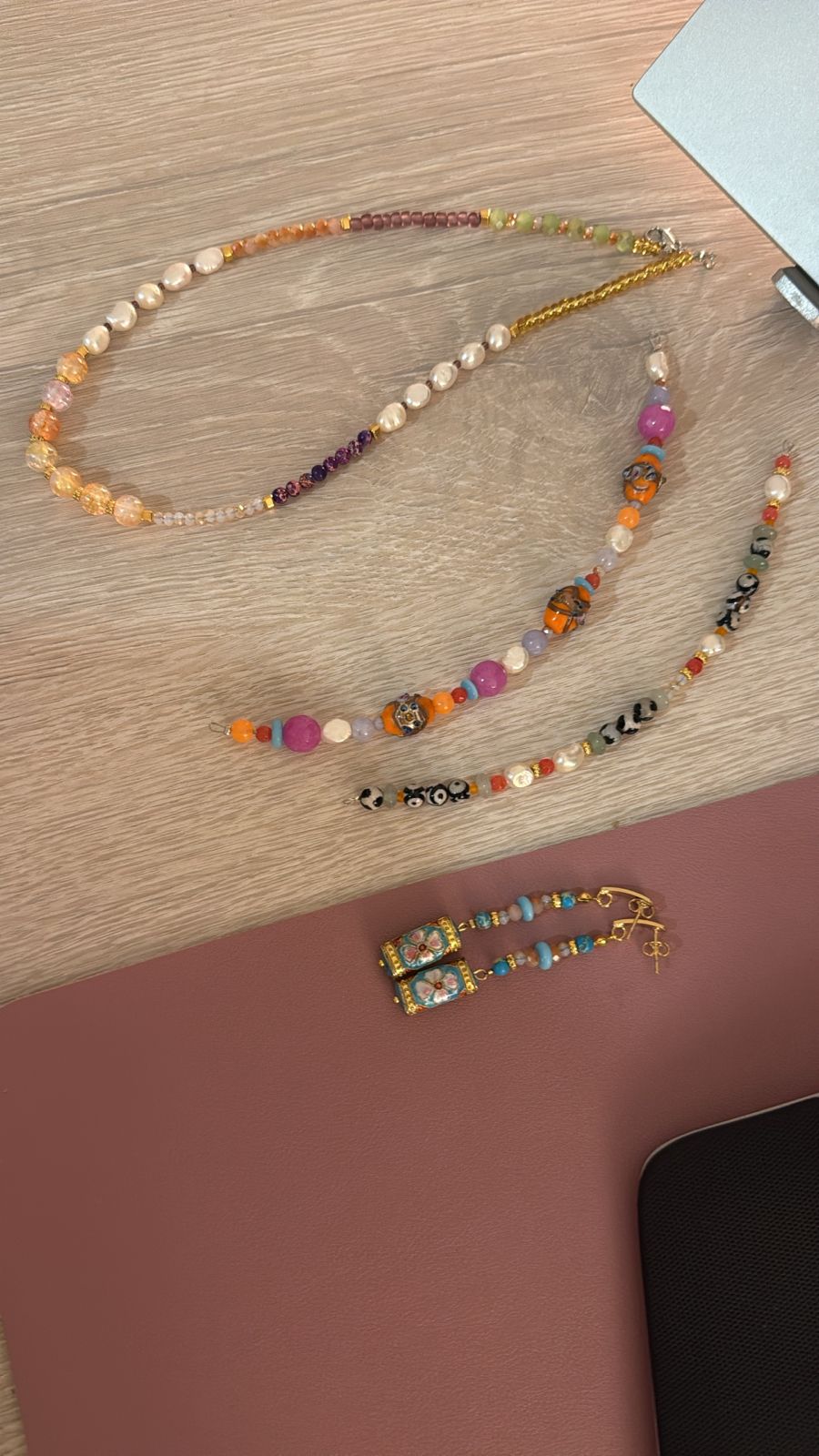 Colección Funky Atelier — collares y aretes artesanales coloridos